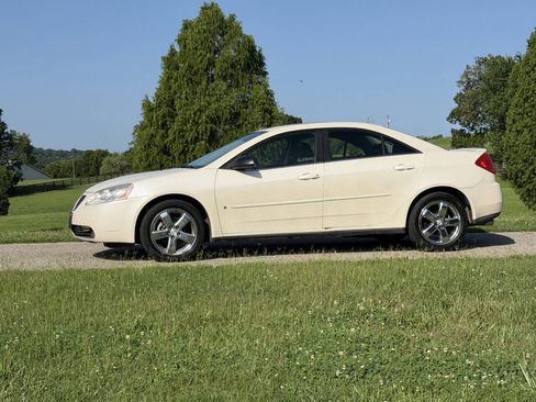 Used 2008 Pontiac G6 GT w/ Premium Package FWD image 2