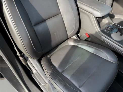 Used 2020 GMC Acadia SLT FWD image 17