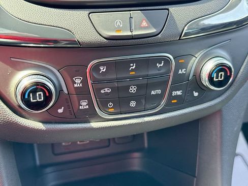 Certified 2022 Chevrolet Equinox RS w/ RS Leather Package AWD/4WD image 19