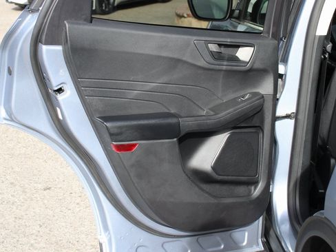 Used 2022 Ford Escape SE w/ SE Sport Appearance Package image 33