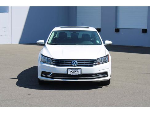 Used 2017 Volkswagen Passat 1.8T SE FWD image 5