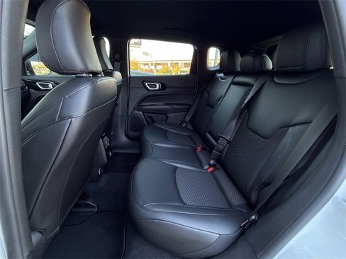 New 2026 Jeep Compass Latitude image 20