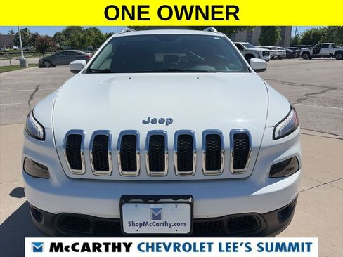 Used 2017 Jeep Cherokee Latitude w/ Cold Weather Group AWD/4WD image 3