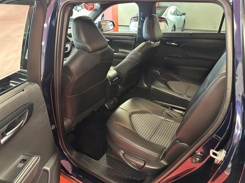Used 2023 Toyota Highlander XSE AWD/4WD image 13