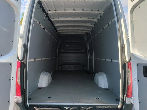 Used 2024 Mercedes-Benz Sprinter 2500 image 15