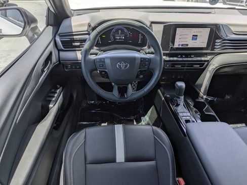 Used 2025 Toyota Camry SE FWD image 15