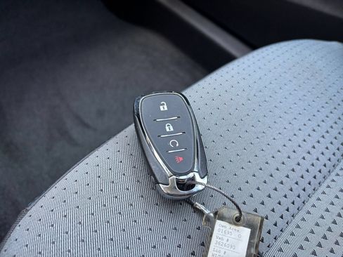 Used 2025 Chevrolet Trax LT FWD image 20
