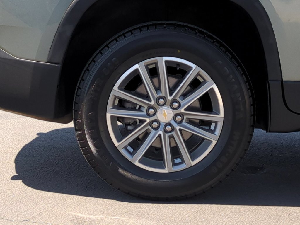 Used 2023 Chevrolet Traverse LT FWD image 36