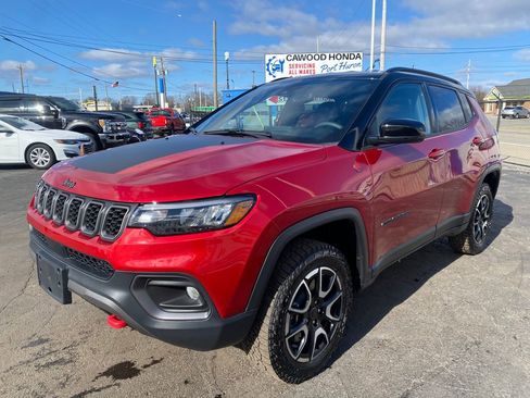 Used 2025 Jeep Compass Trailhawk image 6
