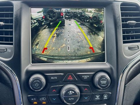 Used 2018 Jeep Grand Cherokee Laredo RWD image 15