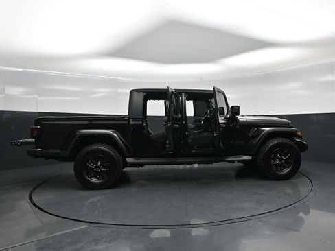 Used 2022 Jeep Gladiator Sport AWD/4WD image 4