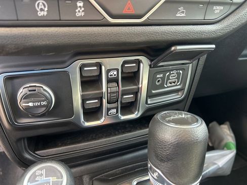 New 2026 Jeep Gladiator Sport AWD/4WD image 39