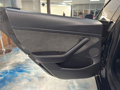 Used 2023 Tesla Model 3 Standard Range image 12