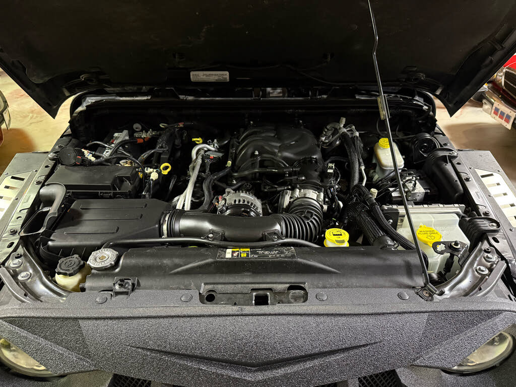 Used 2018 Jeep Wrangler Unlimited Rubicon w/ Dual Top Group AWD/4WD image 30