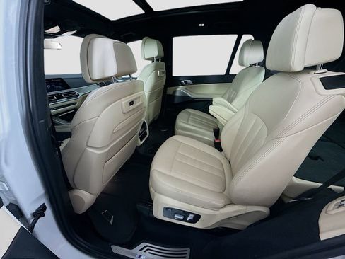 Used 2022 BMW X7 M50i AWD/4WD image 17