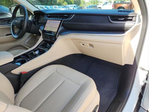 Certified 2022 Jeep Grand Cherokee Limited w/ MOPAR Finishing Package image 12