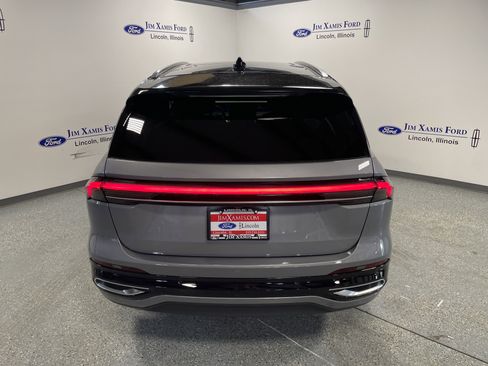 Used 2024 Lincoln Nautilus Reserve w/ Equipment Group 202A image 5