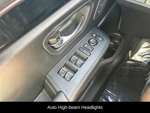 Used 2025 Honda Pilot TrailSport image 18