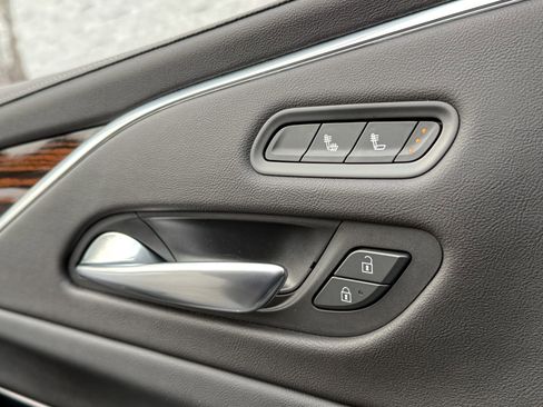 Certified 2022 Cadillac Escalade Luxury image 16