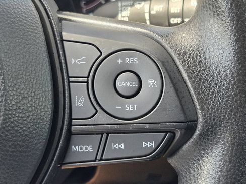 Used 2025 Toyota RAV4 XLE FWD image 23