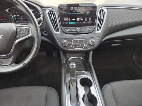 Used 2018 Chevrolet Malibu LT image 28