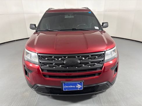 Used 2019 Ford Explorer XLT FWD image 4