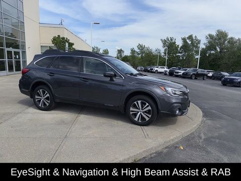 Used 2018 Subaru Outback 3.6R Limited AWD/4WD image 3