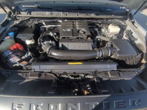 Used 2022 Nissan Frontier PRO-4X w/ Technology Package AWD/4WD image 39
