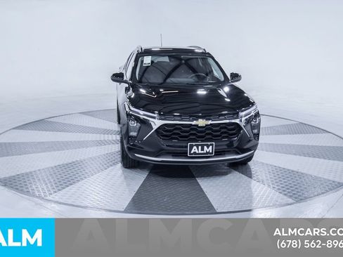 Used 2025 Chevrolet Trax LT FWD image 15