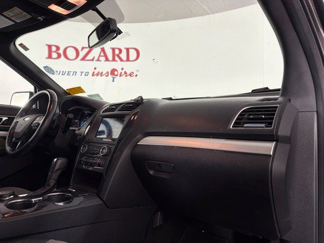 Used 2017 Ford Explorer XLT w/ Equipment Group 202A AWD/4WD image 35