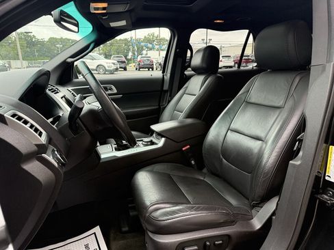 Used 2014 Ford Explorer XLT w/ Equipment Group 202A AWD/4WD image 9