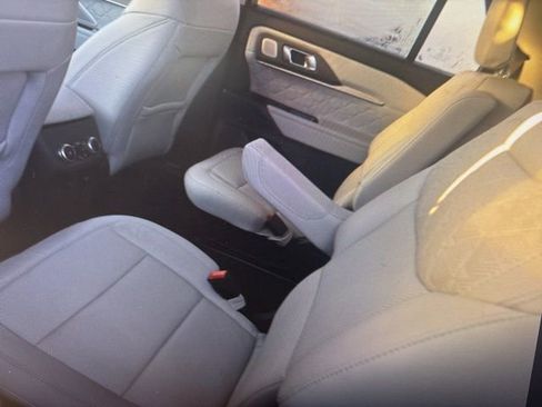 Used 2025 Ford Explorer Platinum w/ LUX Leather Package image 19