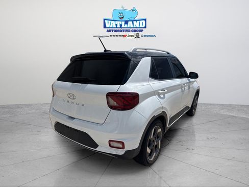 Used 2023 Hyundai Venue Limited FWD image 10