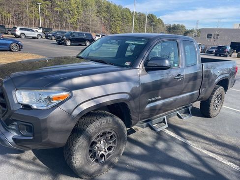 Used 2016 Toyota Tacoma SR w/ SR Convenience Package image 10