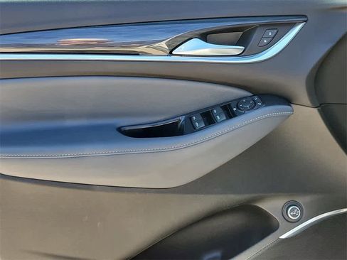 Used 2022 Buick Enclave Essence image 19
