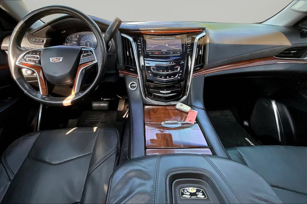 Used 2016 Cadillac Escalade ESV Luxury AWD/4WD image 7