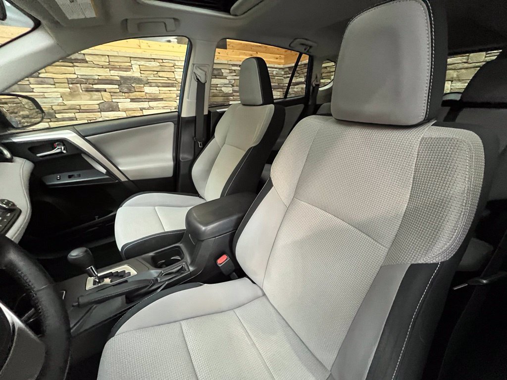 Used 2017 Toyota RAV4 XLE AWD/4WD image 17