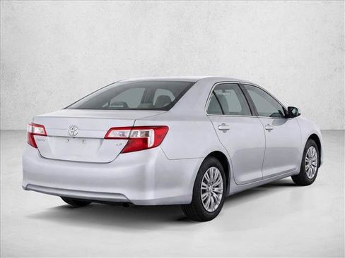 Used 2014 Toyota Camry LE FWD image 7