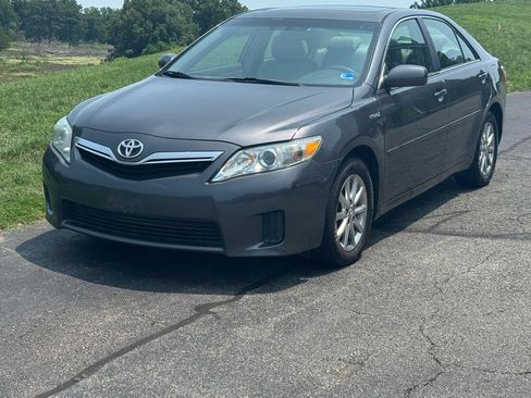 Used 2010 Toyota Camry Hybrid FWD image 2