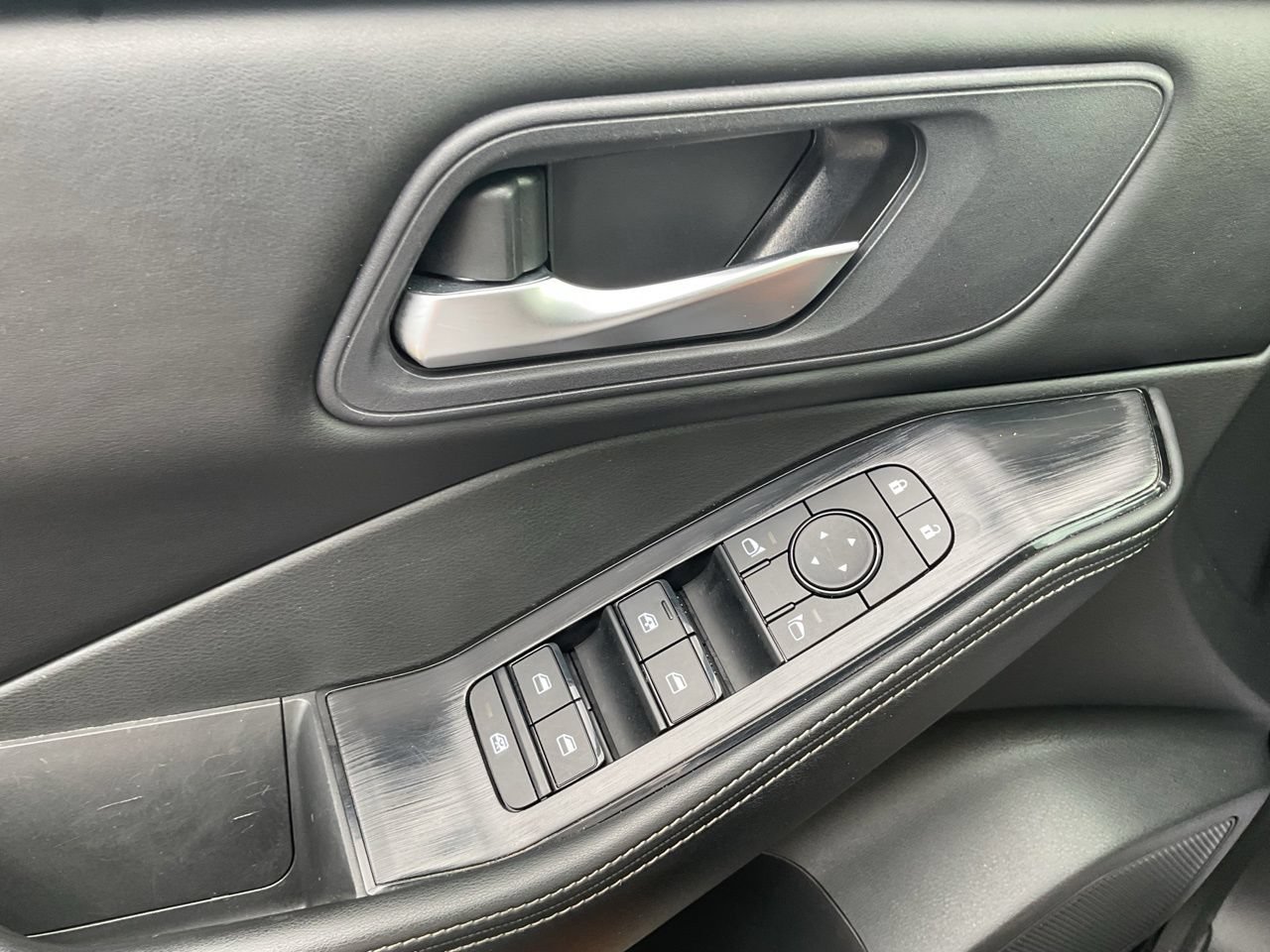 Used 2025 Nissan Rogue SV FWD image 20