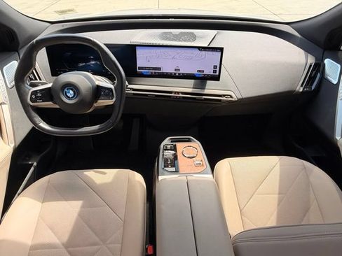 Used 2024 BMW iX xDrive50 w/ Premium Package AWD/4WD image 13