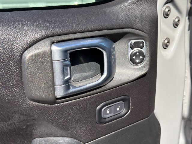 Used 2019 Jeep Wrangler Unlimited Sahara AWD/4WD image 17