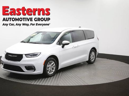 Used 2023 Chrysler Pacifica Touring-L FWD image 56