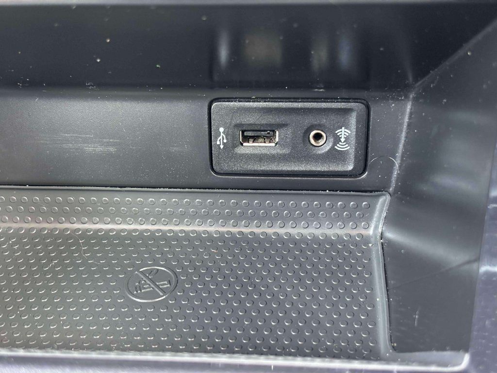 Used 2019 Volkswagen Beetle 2.0T SE FWD image 29