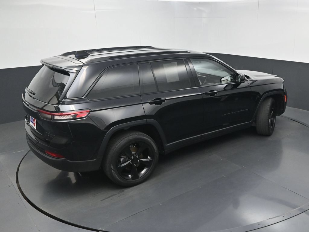 Used 2023 Jeep Grand Cherokee Limited w/ Black Appearance Package AWD/4WD image 38