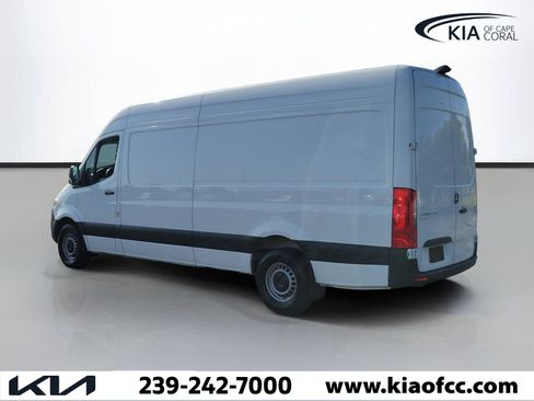 Used 2025 Mercedes-Benz Sprinter 2500 image 4