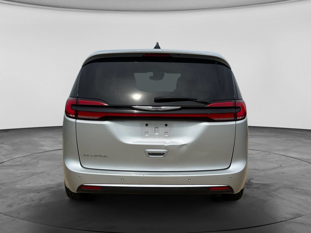 Used 2024 Chrysler Pacifica Touring-L FWD image 7