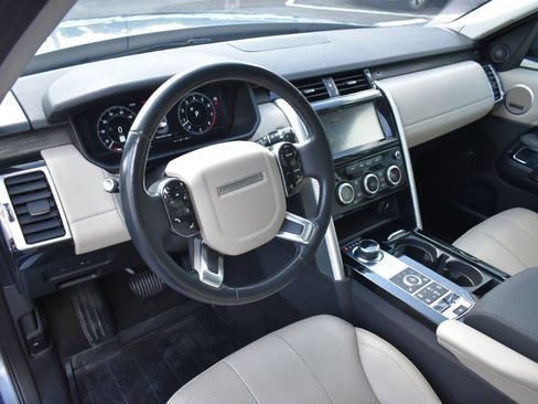 Used 2019 Land Rover Discovery HSE image 10