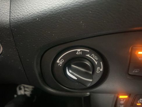 Used 2023 Nissan Frontier SV w/ SV Convenience Package image 28