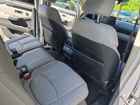 Used 2025 Honda Pilot EX-L image 11